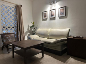 Perfect location! 4 BR Apartment in Downtown